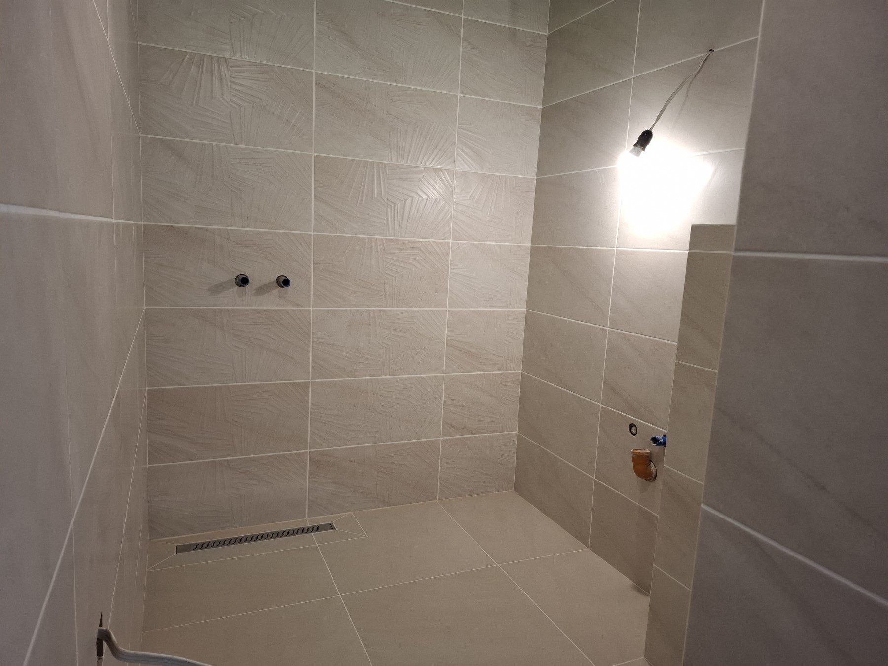 Лепене на плочки в баня Н335